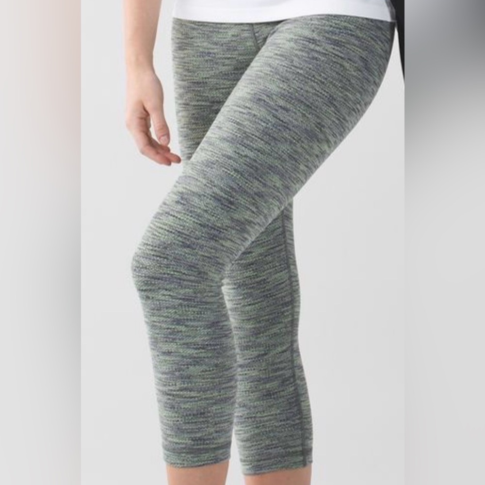 Lululemon Wunder Under Crop II
Diamond Jacquard Space Dye SlateClarity Yellow 10